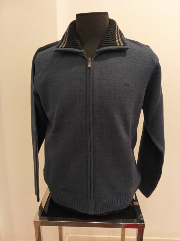 CHaqueta cremallera azul cuello ribete