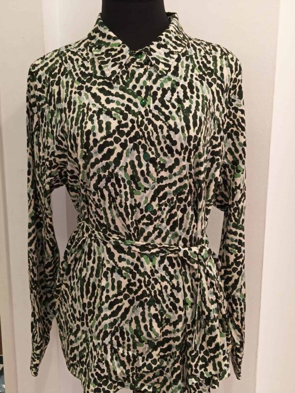 Camisa botones m/l estampado verde