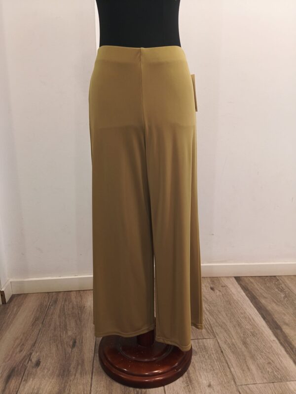 Pantalón verde ancho