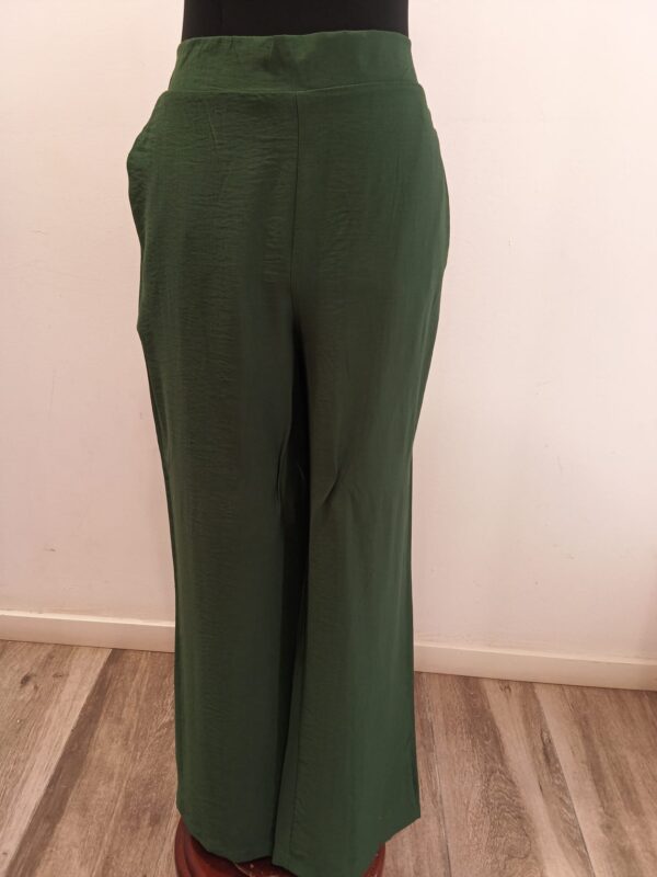 Pantalón verde botella