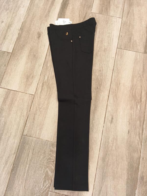 Pantalón negro con bolsillos